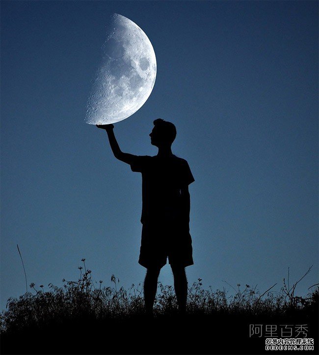 创意照片:一个人玩月亮,大家都可以试试